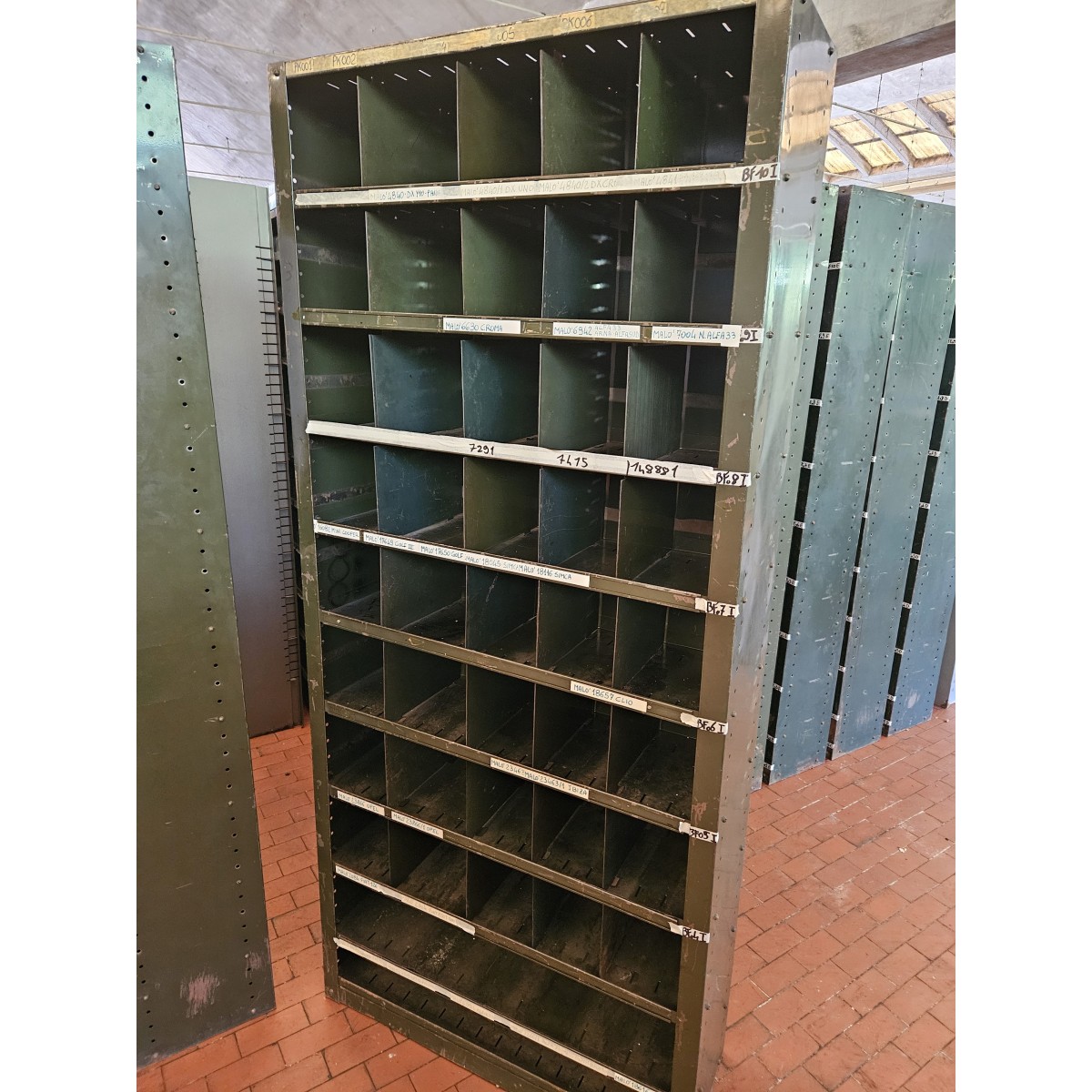 SCAFFALI METALLICI PORTA MINUTERIA  Modello C